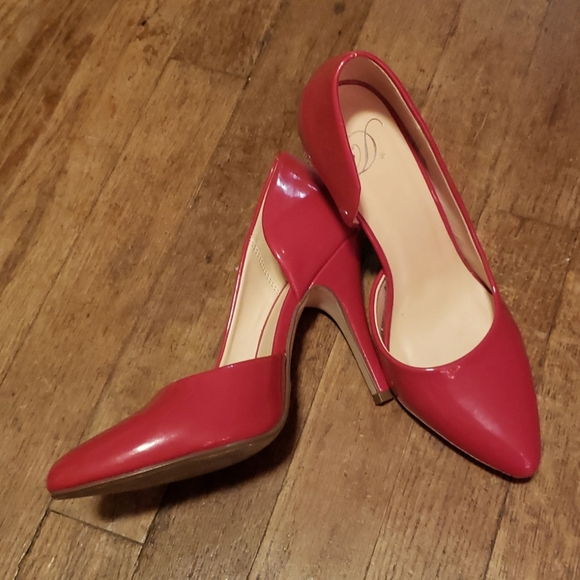 Delicious Shoes Red Pumps - Picture 2 of 6